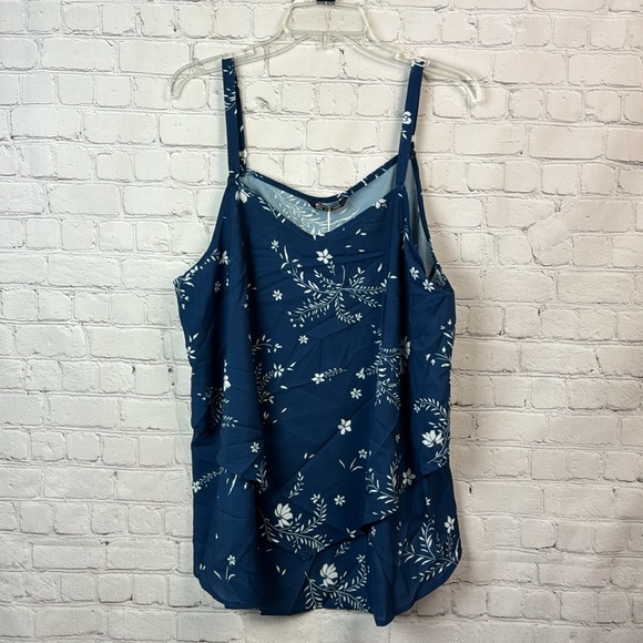 BloomChic Blue & White Floral Tiered Tank Top Plus Size 1X - Picture 2 of 6